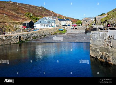 harbour  mullion cove  mullion cornwall england uk stock