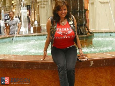 Not Nude Buxom Facebookwomen ZB Porn