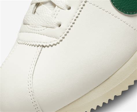 Nike Cortez Sail Gorge Green Malachite Coconut Milk Vegnonveg