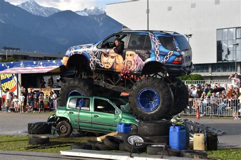 Spektakuläre Stunts und waghalsige Manöver Gebrüder Frank begeistern