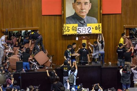 Taiwanese Court Orders Police To Compensate Injured Sunflower Movement