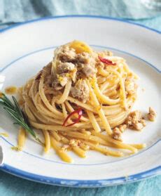 Linguine Con Uova Fresche Di Pesce E Profumo Di Limone Sale Pepe