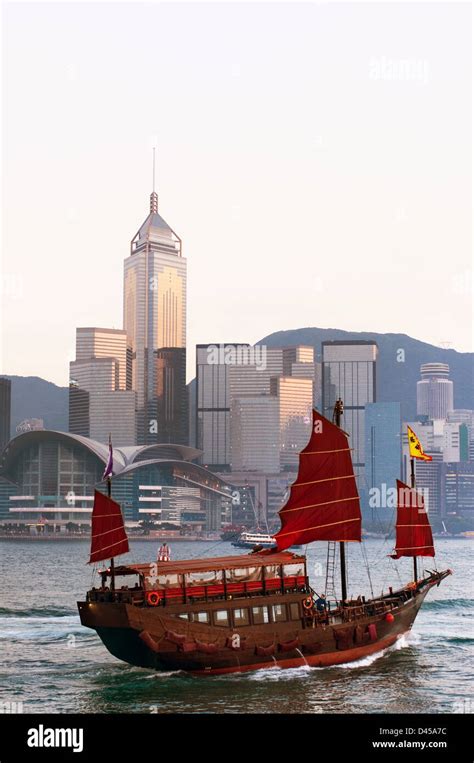 Hong Kong Junk Boat Sail Hi Res Stock Photography And Images Alamy