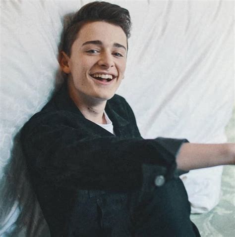 Noah Schnapp Wiki Bio Facts Age Height Girlfriend Ideal Type