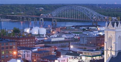 Mississippi River And Town Of Dubuque Iowa Usa Iowa Pictures Iowa