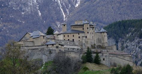 Château Ville Vieille Hautes Alpes Fort Queyras de nouveau mis en vente