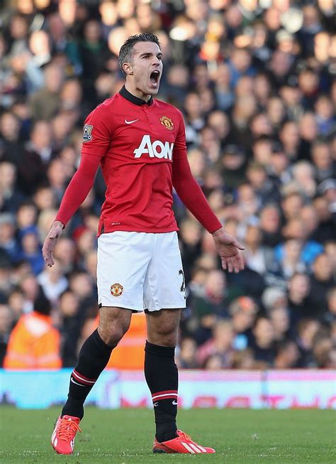 LONDON, ENGLAND - NOVEMBER 02: Robin van Persie of Manchester United ...