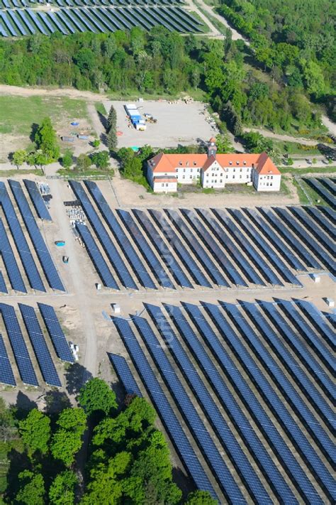 Zeithain Aus Der Vogelperspektive Solarpark Bzw Solarkraftwerk In