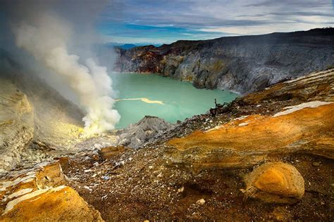 How life started on Earth: Sulfur dioxide builds up, volcanoes blow ...