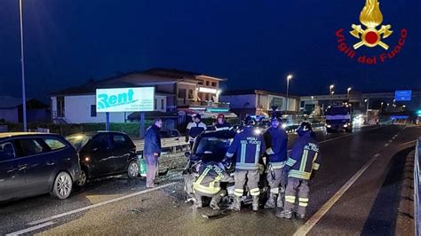 Tamponamento Tra Quattro Auto Sulla Pontebbana Due Feriti