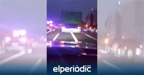 Persecuci N Policial De Pel Cula En Plena Carretera Un Cami N Provoca