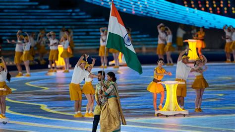 Asian Games Indian Squad Walk Out In Sarees And Kurtas For The Opening