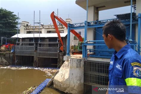 Tiga Pintu Air Di Jakarta Siaga Dua ANTARA News