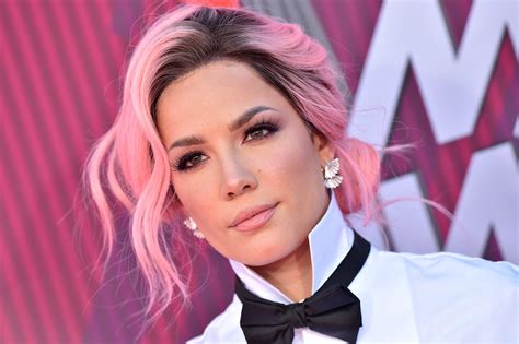 Halsey wyznała w programie Saturday Night Live że G Eazy ją zdradzał