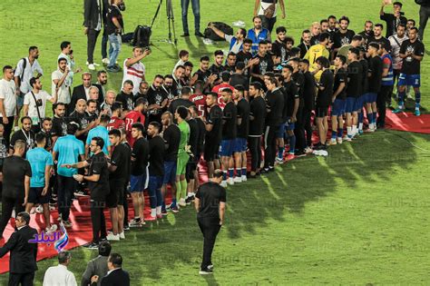 سيد عبد الحفيظ يتجاهل الممر الشرفي من لاعبي الزمالك شاهد