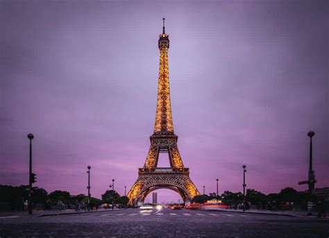 8 Tips for Visiting the Eiffel Tower at Night - Discover Walks Blog