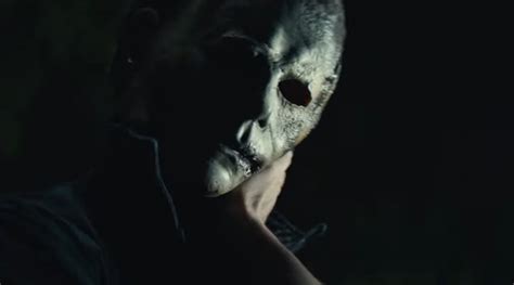 В финальном трейлере хоррора «Хэллоуин убивает» Майкл Майерс воюет с ...