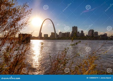 St Louis Mississippi River Webcam | IUCN Water