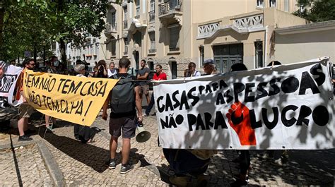 Habitação Assistimos a despejos batalhões de polícia e gostávamos