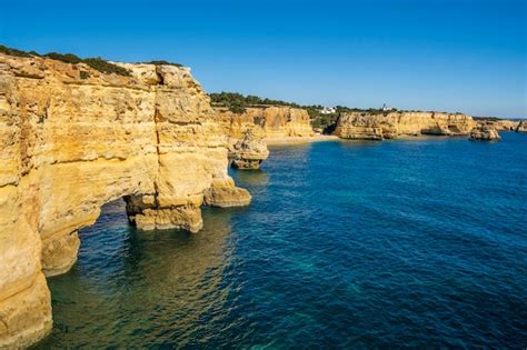 Belas Fal Sias E Forma Es Rochosas Na Praia Da Marinha No Algarve