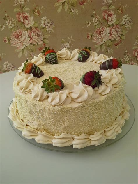 Cake Chic Bolo De Morango Buttercream De Chocolate Branco