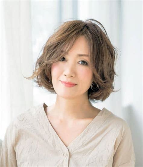 【40代の毎日ヘアスタイル】柔らかパーマボブで愛される妻ヘアに♡ Story ストーリィ オフィシャルサイト