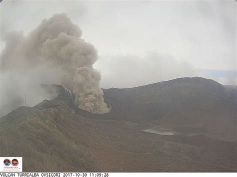 Volc N Turrialba Vuelve A Hacer Erupci N