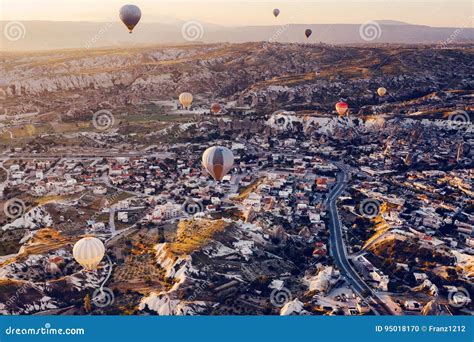 La Atracción Turística Famosa De Cappadocia Es Una Aérea Cappadocia Se