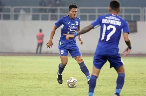 Tampil Konsisten Bek PSIS Wahyu Prasetyo Alias Hulk Dipanggil Shin Tae