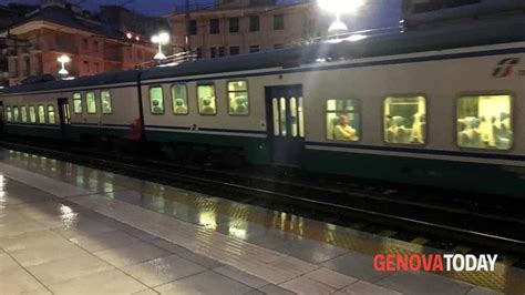 Stazione Di Voltri Ubriaco Vuole Salire Sul Treno Senza Biglietto