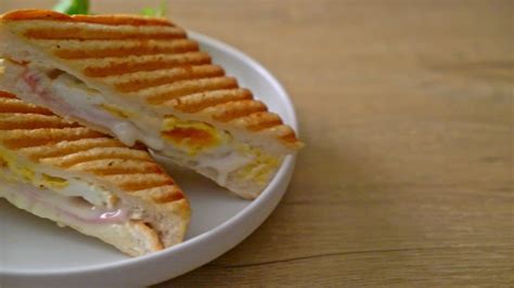 ham cheese sandwich with egg and fries 6654241 Stock Video at Vecteezy