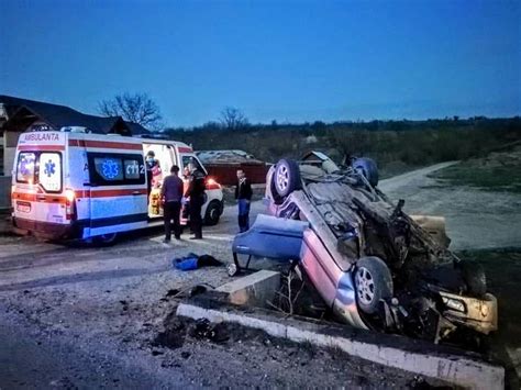 Grav accident de circulaţie în judeţul Galaţi O maşină răsturnată DCNews