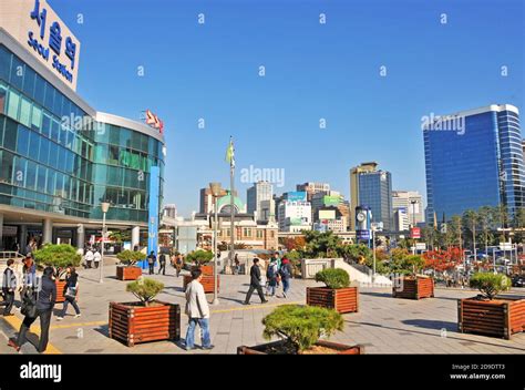 Yongsan Gu Seoul South Korea Hi Res Stock Photography And Images Alamy