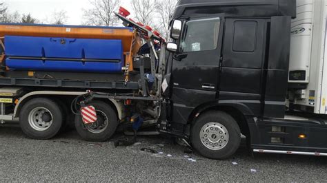 Zwei Verletzte Darunter Ein Kind Schwerer Unfall Auf A27 Bei Stotel