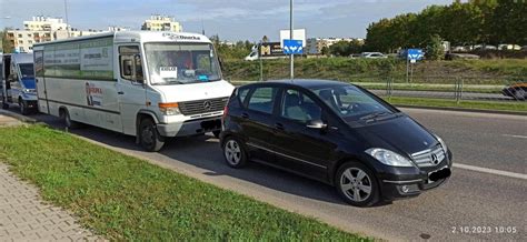 Zderzenie Mercedesa Z Kursowym Busem W Kielcach Jedna Osoba Trafi A Do