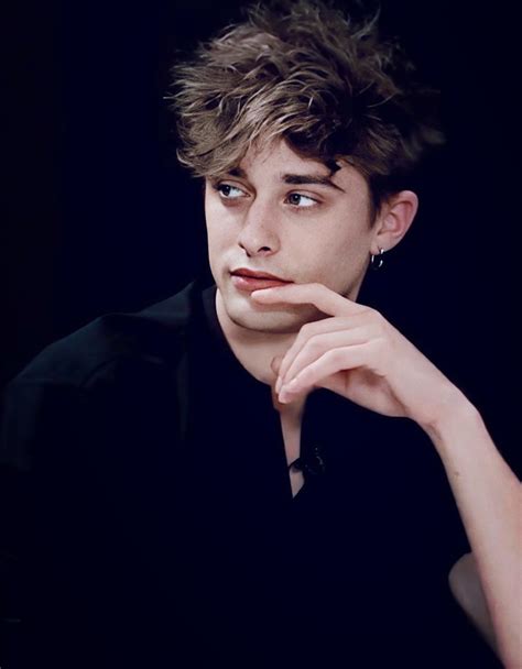 #Maxencedanetfauvel #Eliottdemaury #Skamfrance Studio Photography Poses ...