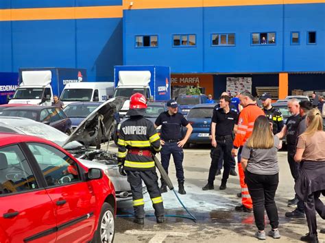 VIDEO INCENDIU în Alba Iulia Un autoturism a luat foc în zona Dedeman