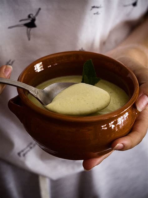 Crema De Manzana Verde Aguacate Y Hierbabuena Cocido De Sopa