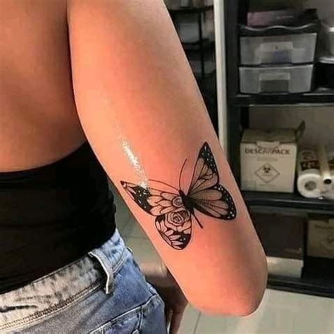 Pin By Cristian On Tatuajes De Rosas Tattoos Hand Tattoos Butterfly