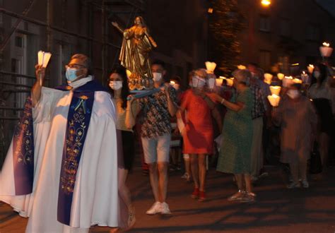 Fraquelfing Une Procession Mariale Aux Flambeaux