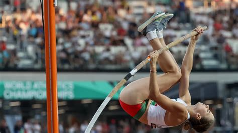 Molnár Attila 400 on Klekner Hanga női rúdugrásban Takács Boglárka