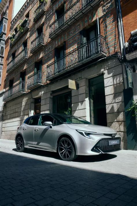 corolla hatchback hybrid family car toyota uk