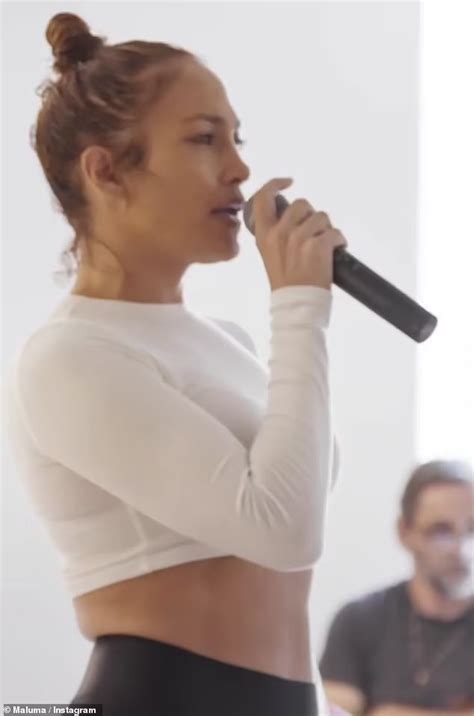 Jennifer Lopez Shows Off Her Incredibly Toned Tummy Jennifer