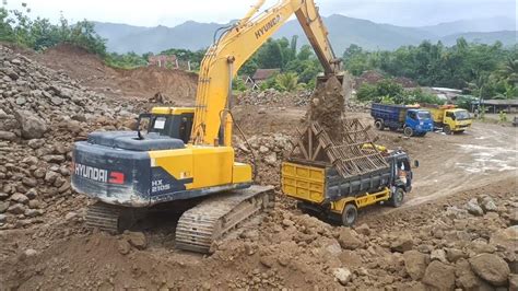 Hyundai Hx210s Excavator Loading Trucks Youtube