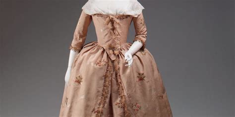 robe à langlaise Fashion History Timeline