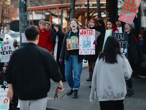 Starbucks Faces New Pressure Over Union Campaign - The New York Times