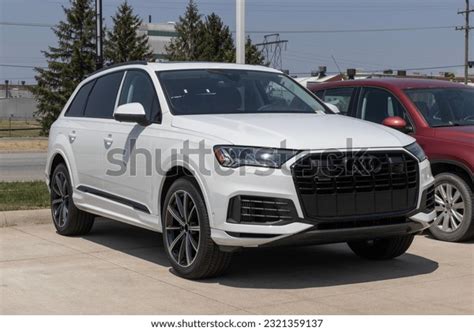 2,059 Audi Q7 Prestige 2023 Images, Stock Photos, 3D objects, & Vectors ...