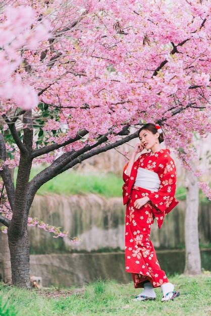 Premium Photo Asian Woman Wearing Kimono With Cherry Blossoms Sakura