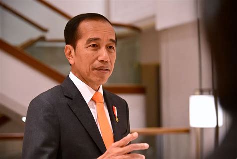 Jokowi Beri Respon Putusan Mk Soal Batas Usia Capres Cawapres Berkala