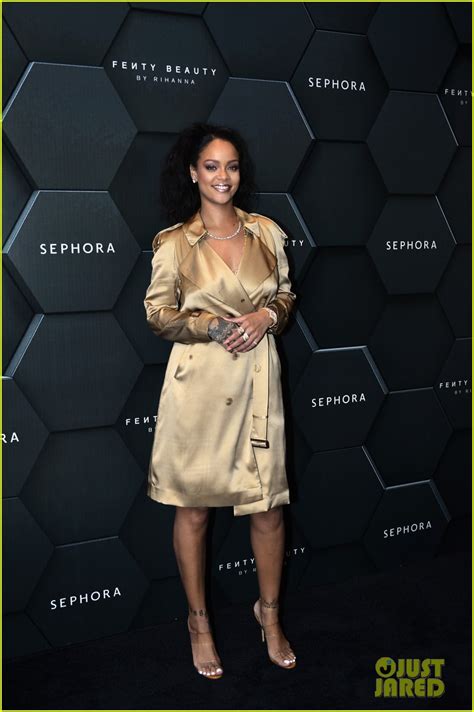 Photo: rihanna makeup event dubai 01 | Photo 4156007 | Just Jared